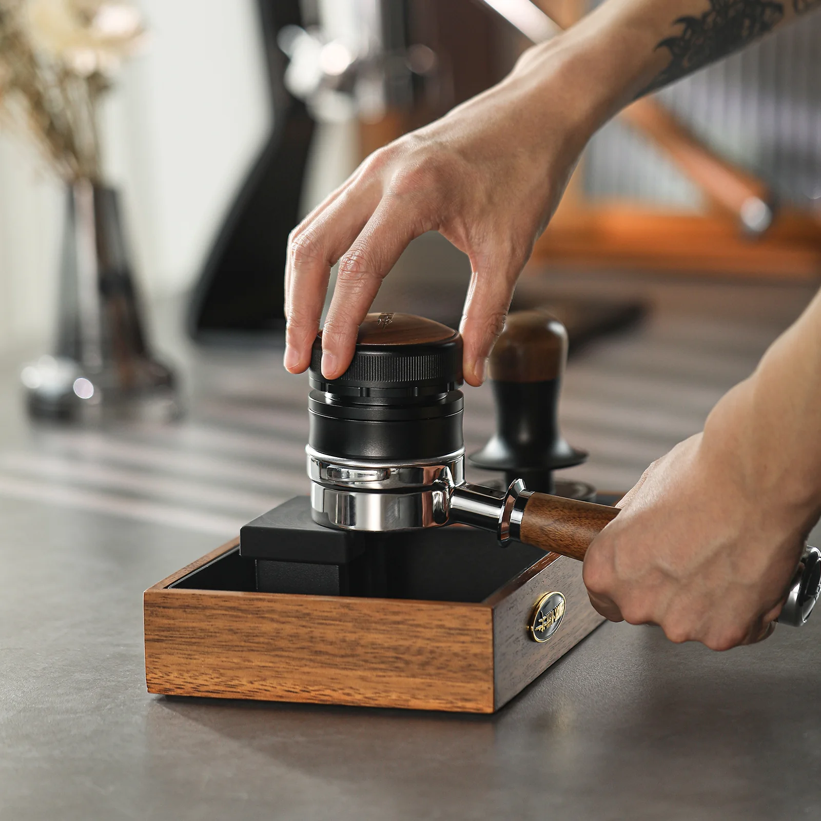 Cyclone Gravity Coffee Distributor l 58mm Universal (MHW-3BOMBER) - الصورة 3